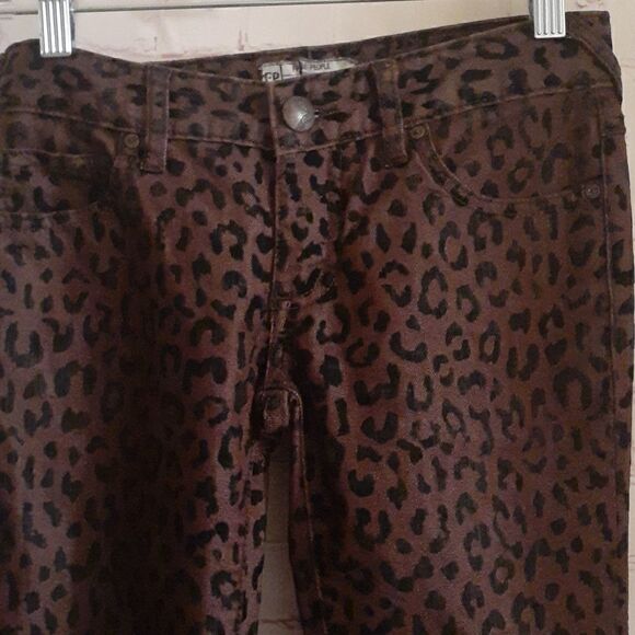 Free People Brown w/Leopard Print Slim Fit Straight Leg Jeans sz.24 MSRP $149 - Picture 4 of 9